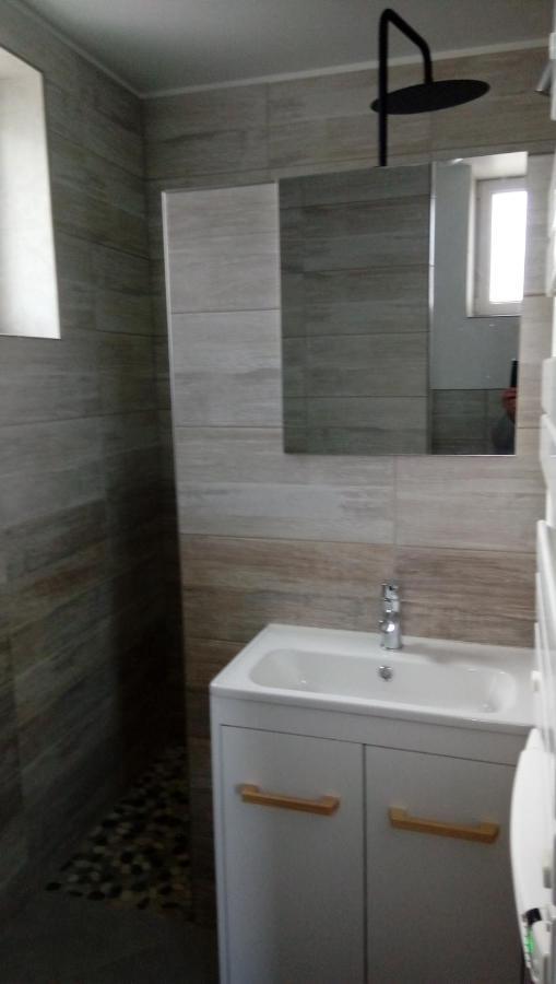 Maison En Pierre De Pays Ségrie Zewnętrze zdjęcie